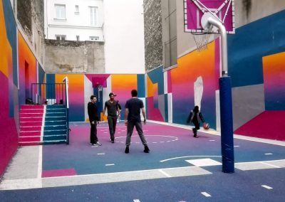 Bunter Basketballplatz Pigalle