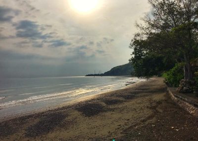 Spaziergang am Strand von Pemuteran